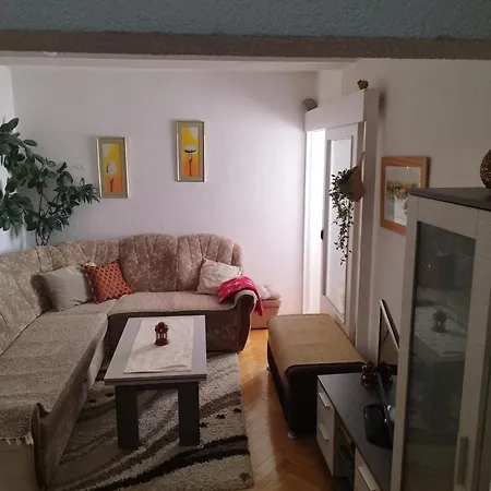 Luka Apartment *